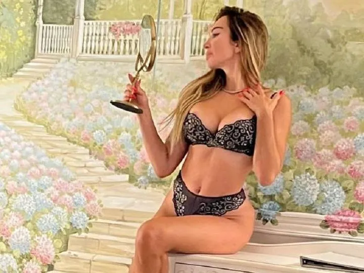 Live sex webcam photo for DalidaAtkins #3942913