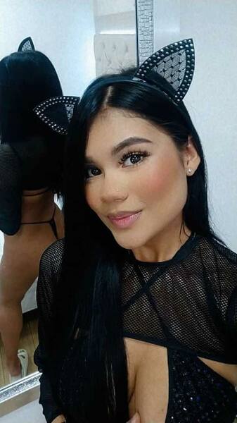 Live sex webcam photo for MiaDurango18 #4087874