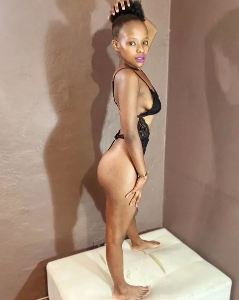 Live sex webcam photo for PETITEAMBERXXX #3171459