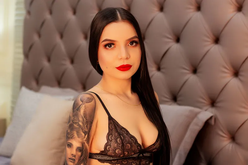 Live sex webcam photo for EmmaRossi18 #3177878