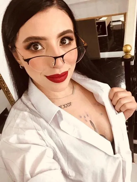 Live sex webcam photo for LynBennett #3417603