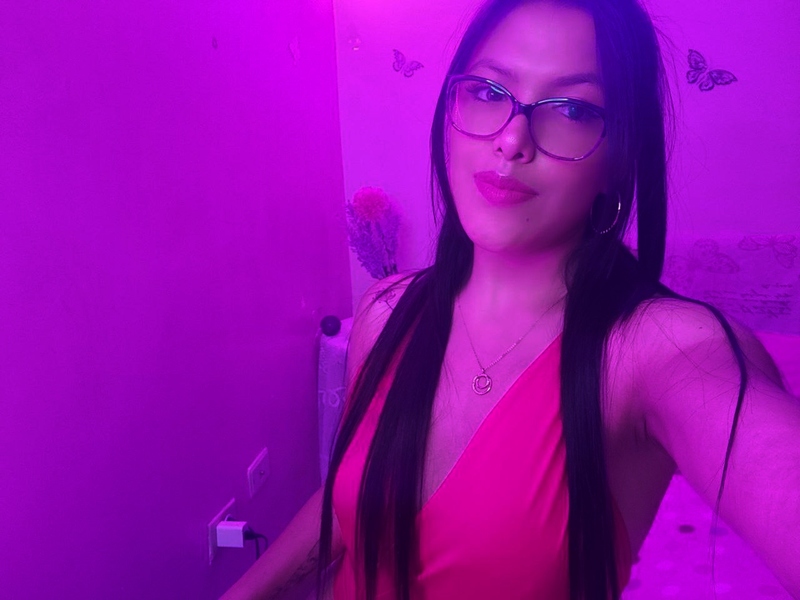 Live sex webcam photo for AliceDillon #3228155