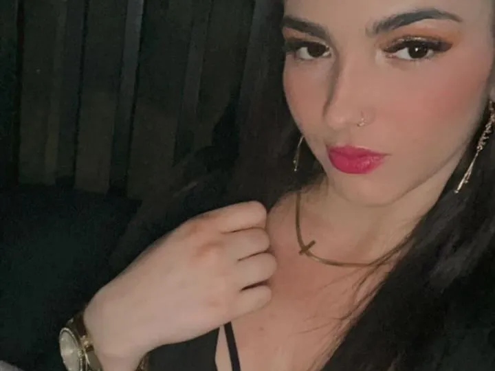 Live sex webcam photo for MaddieHarper #3709023