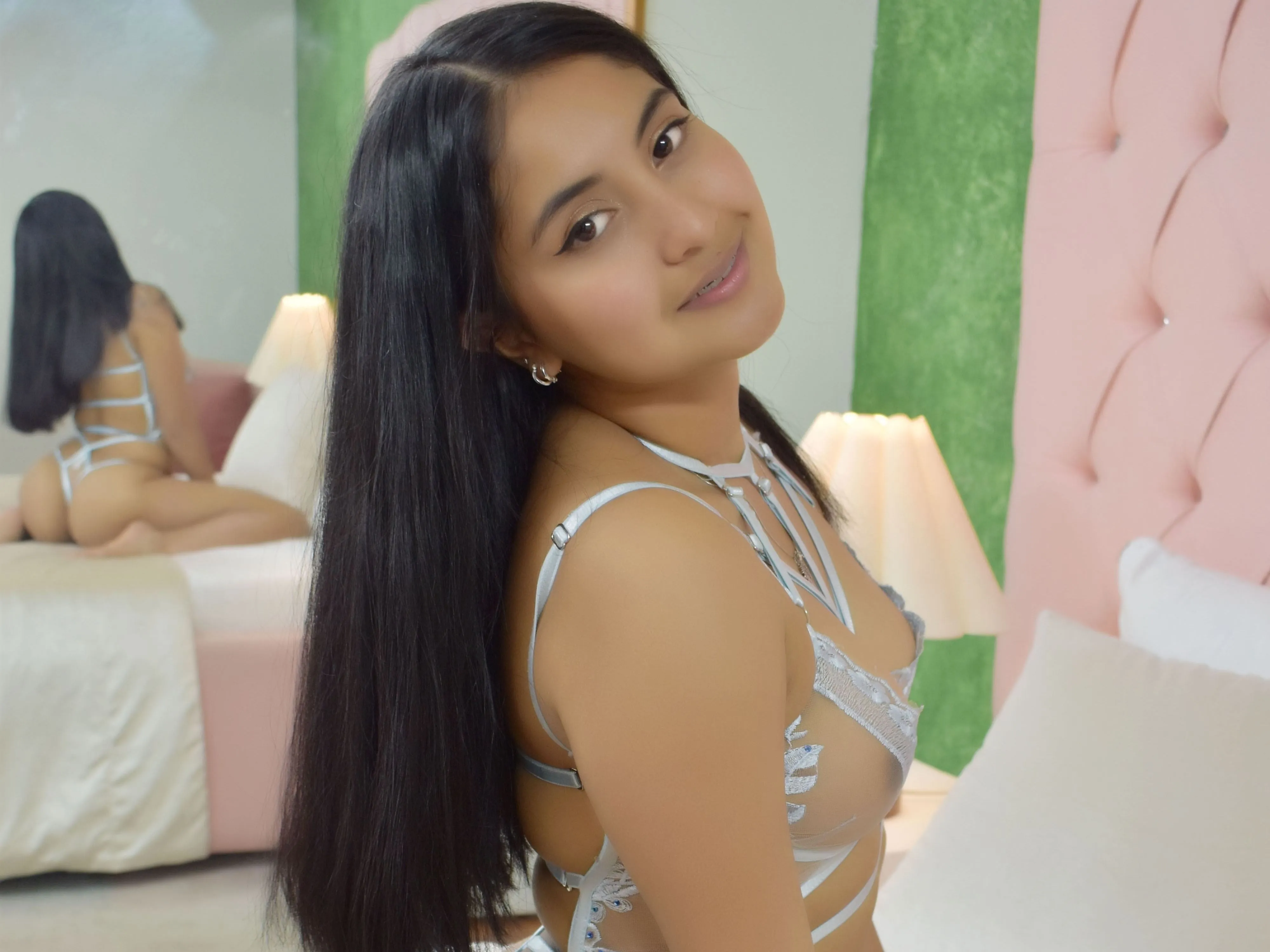 Live sex webcam photo for HannaMalory #3201944