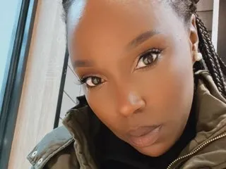 Live sex webcam photo for Blackcandy18 #7999363