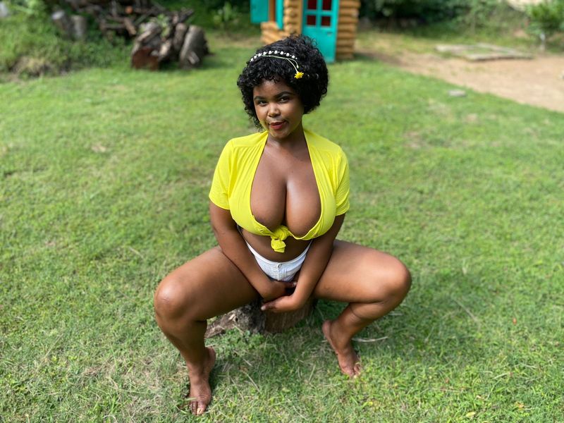 Live sex webcam photo for BustyBonnitaxxx #3339185