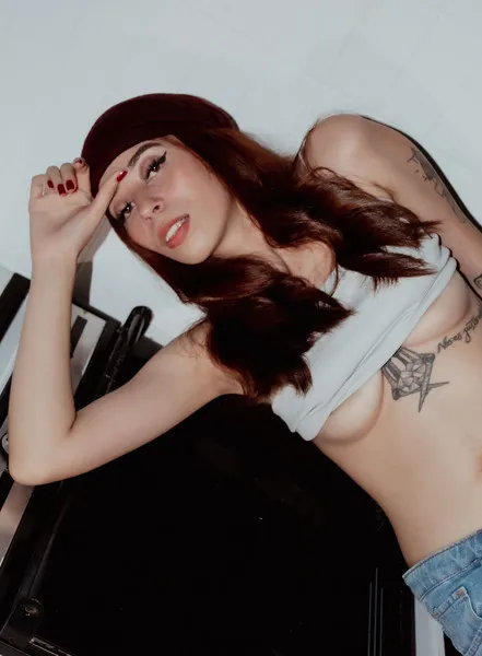 Live sex webcam photo for LaurenVegaa #3508877