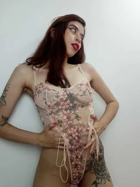 Live sex webcam photo for LaurenVegaa #3320429
