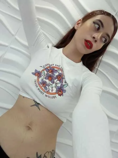 Live sex webcam photo for LaurenVegaa #3360731