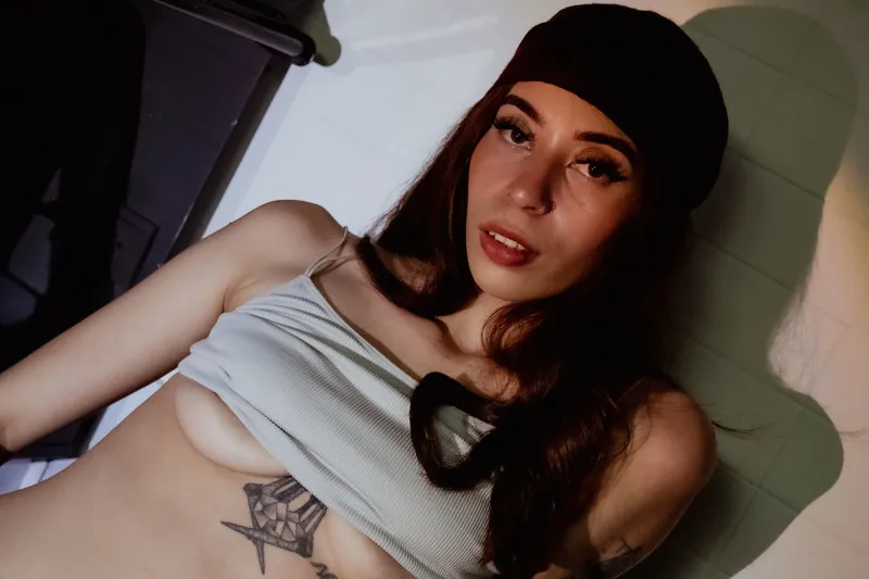 Live sex webcam photo for LaurenVegaa #3508875