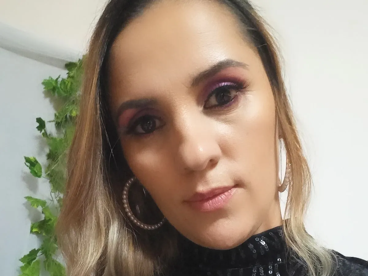 Live sex webcam photo for Katheroses #3899778