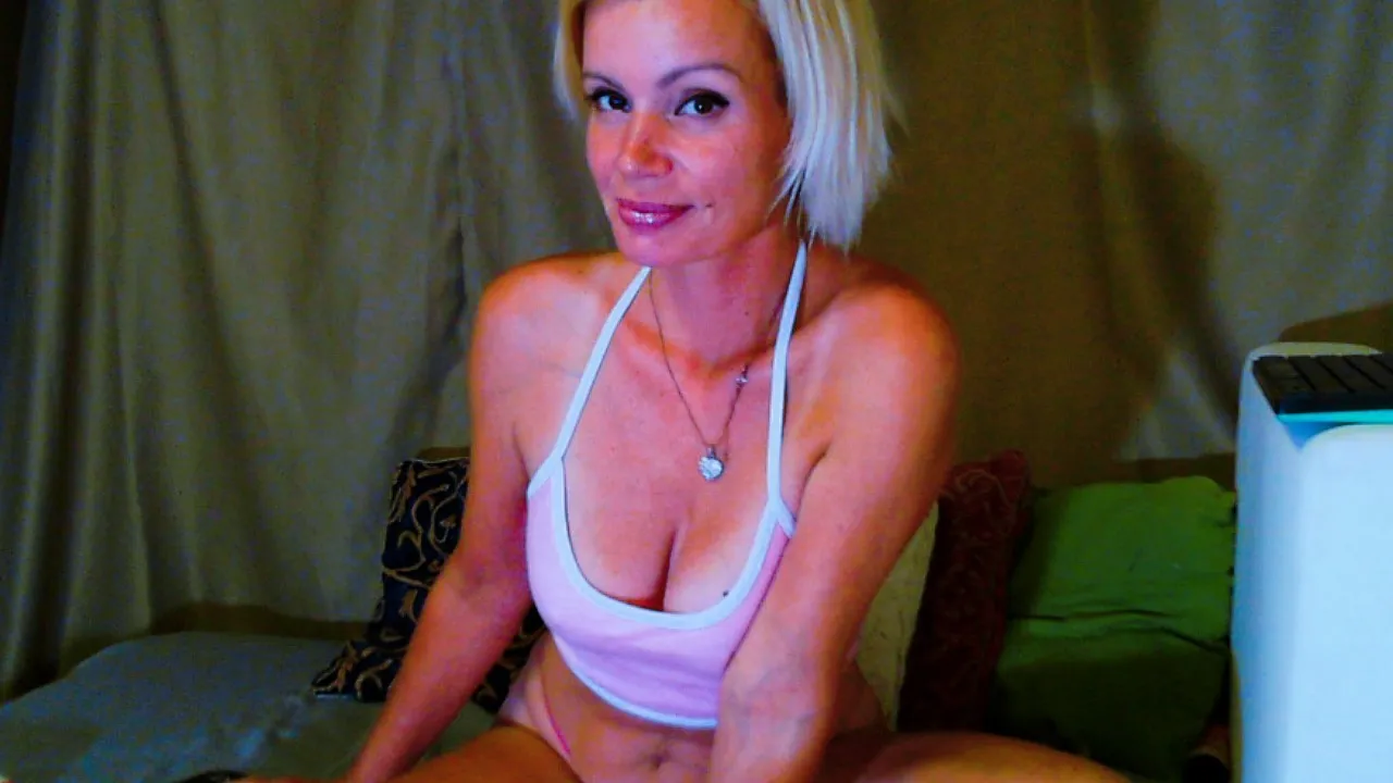 Live sex webcam photo for VikiStarkNew #8320869