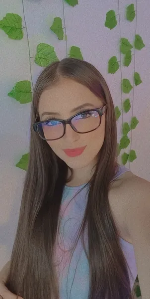 Live sex webcam photo for LeslieGrant #3203201