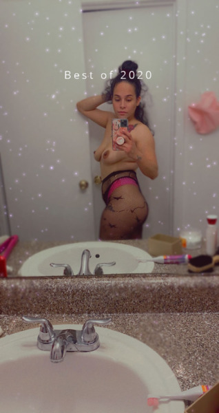 Live sex webcam photo for NellyGetsNaked #3228595