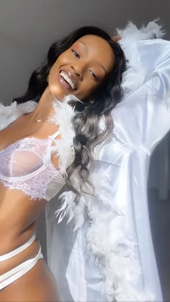 Live sex webcam photo for AvrieBerhane #5650789