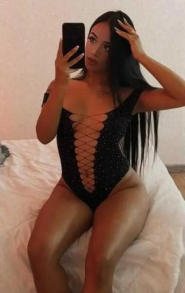 Live sex webcam photo for EmilyJonessx #4240800