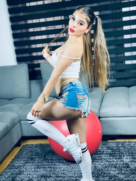 Live sex webcam photo for CristalHottXx #3274097