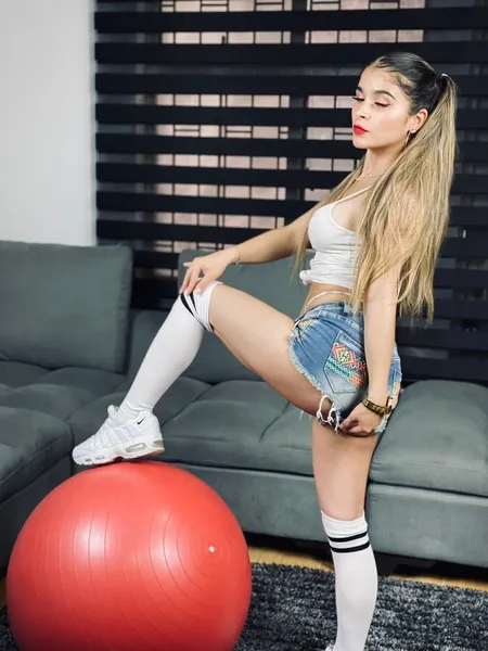 Live sex webcam photo for CristalHottXx #3274084