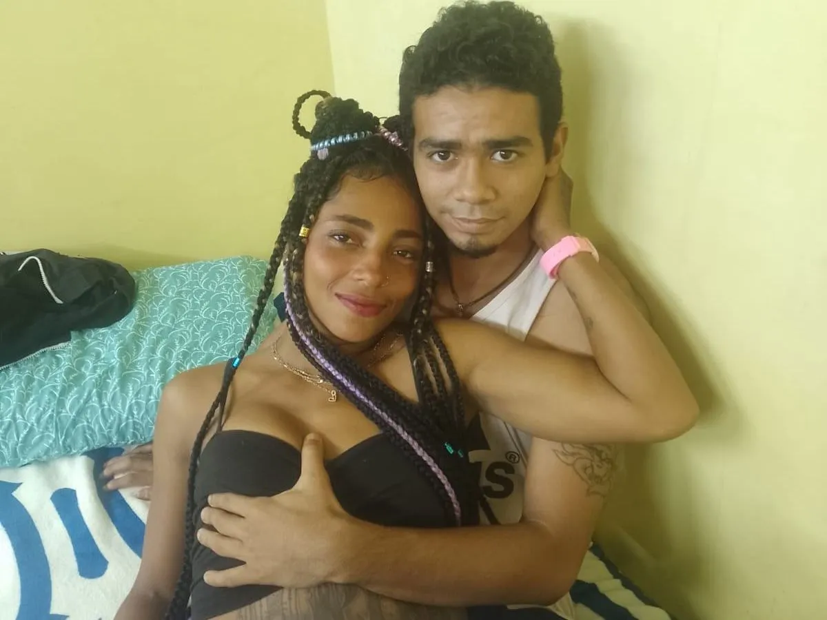 Live sex webcam photo for LiliandKei #3277314