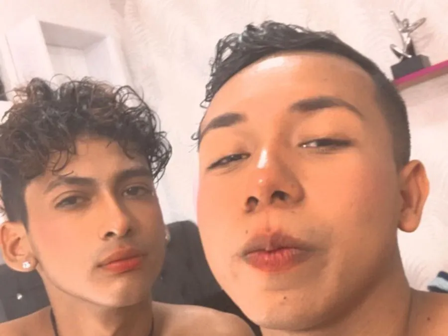 Live sex webcam photo for PedroandFray #3206617