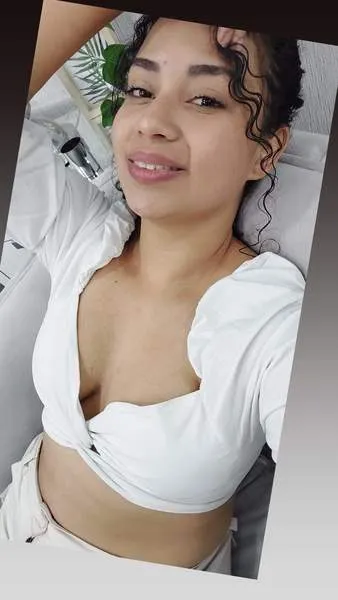 Live sex webcam photo for LiizzyWilliams #3298072