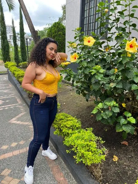 Live sex webcam photo for LiizzyWilliams #3539340