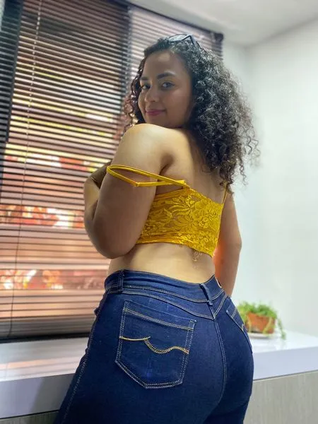 Live sex webcam photo for LiizzyWilliams #3539343