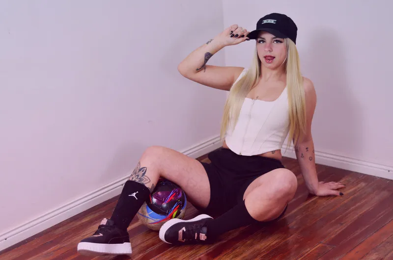 Live sex webcam photo for KimDenilo #3414968