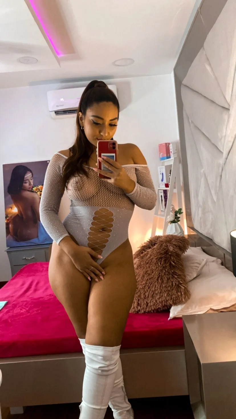 Live sex webcam photo for IrinaTanned #8092726