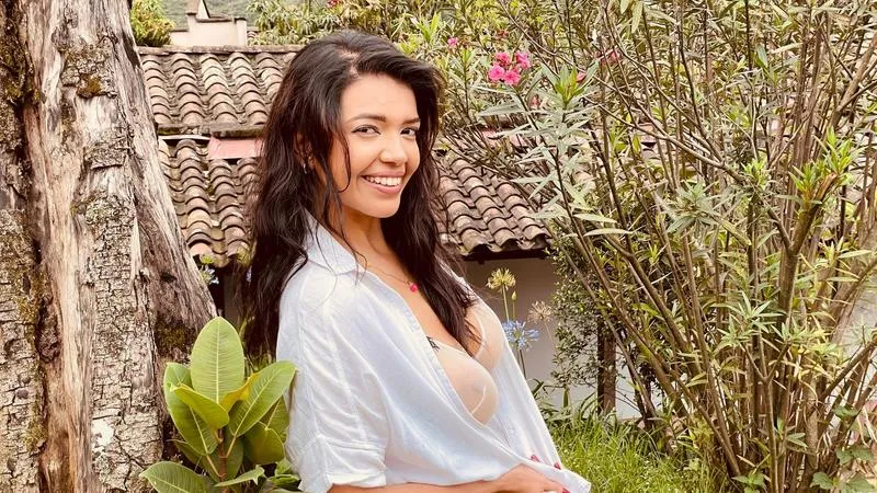 Live sex webcam photo for SeleneCano #3240428