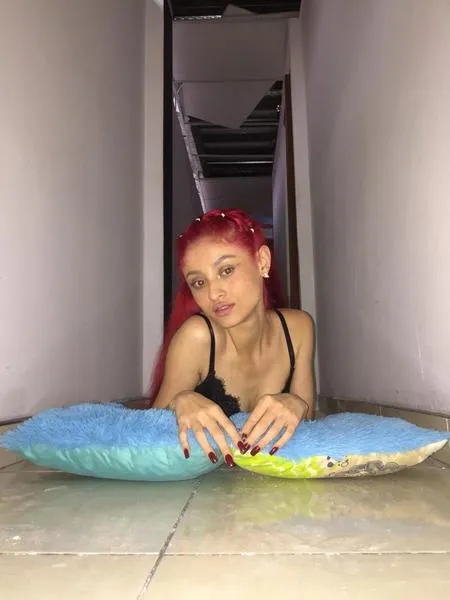 Live sex webcam photo for AntonellaLopezz #3210575