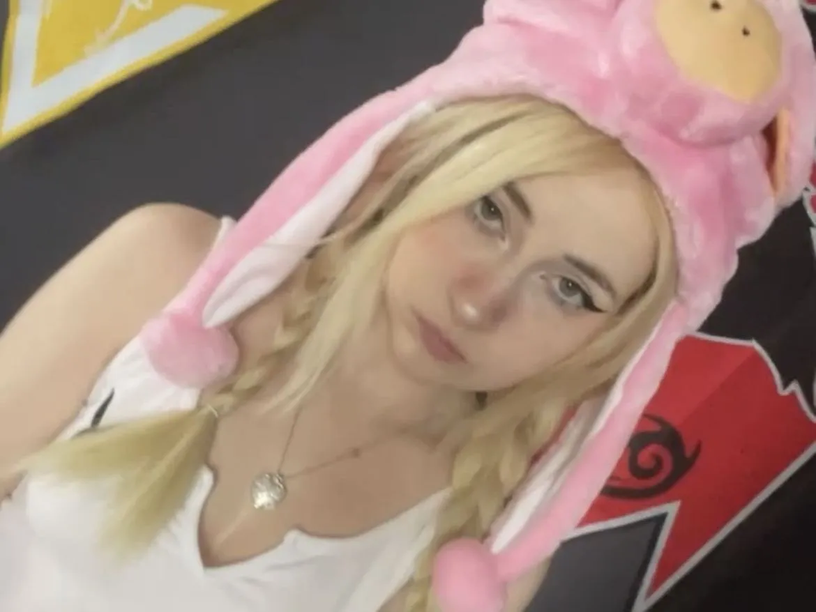 Live sex webcam photo for ellieoddly #5382352