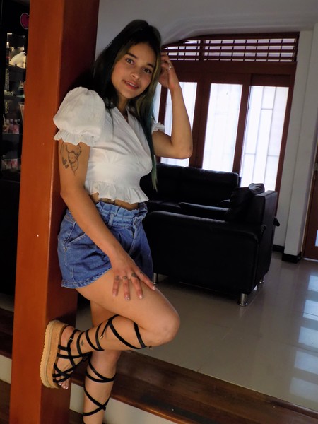 Live sex webcam photo for HarleyCarteer #3219116