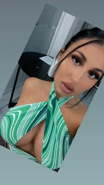 Live sex webcam photo for JuliaBronx #3781800