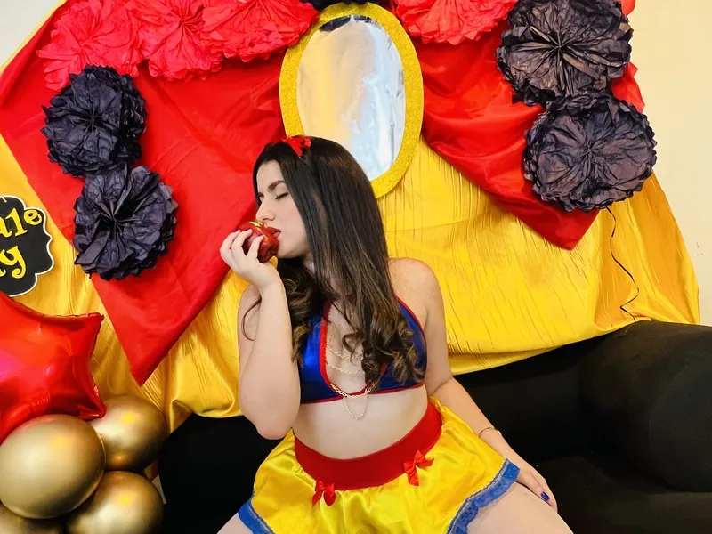 Live sex webcam photo for SharonNova #3301492