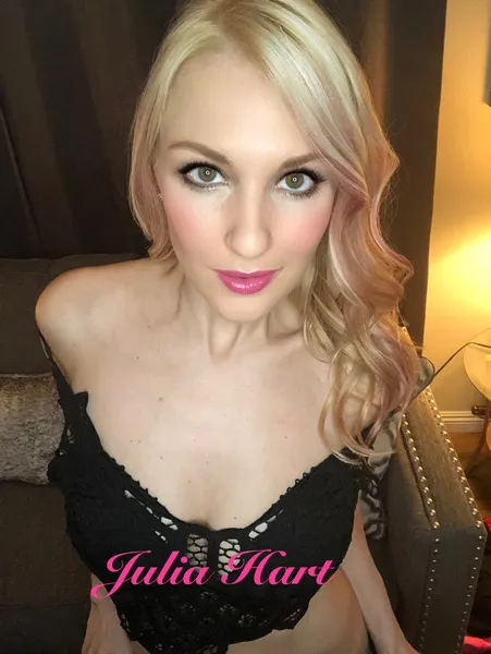 Live sex webcam photo for JuliaRobbie #3228666