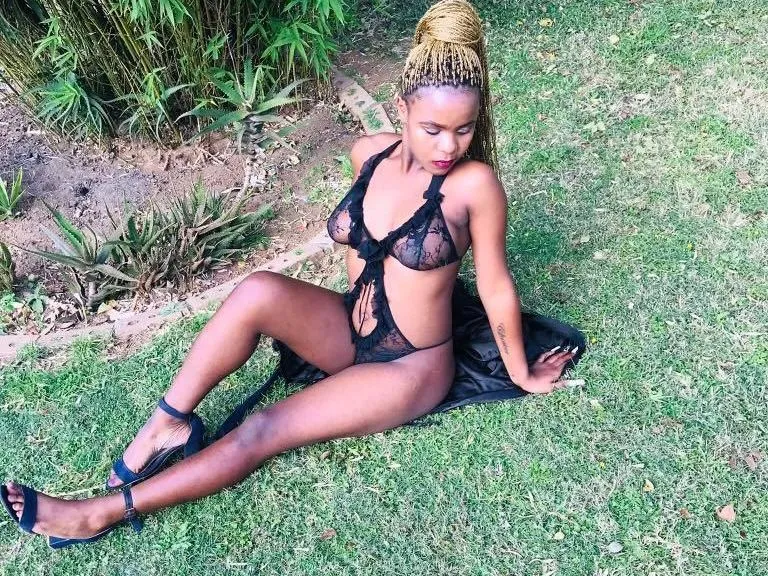 Live sex webcam photo for LongPussylips18 #3225733