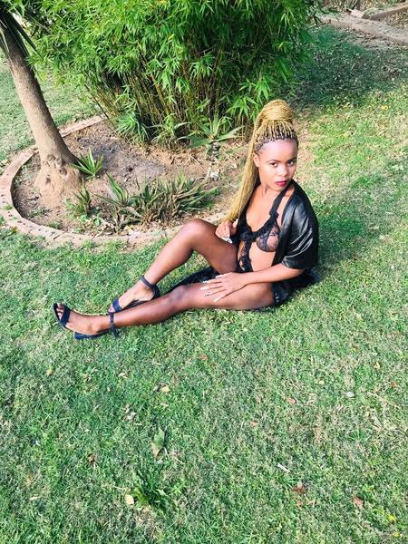 Live sex webcam photo for LongPussylips18 #3225747