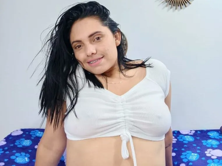 Live sex webcam photo for KeilyToty #3223747