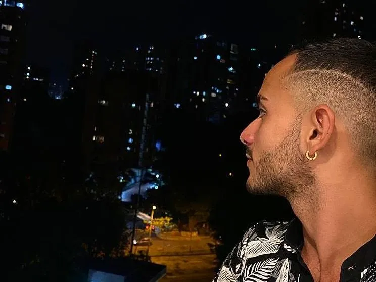 Live sex webcam photo for AngelXDante #3429496