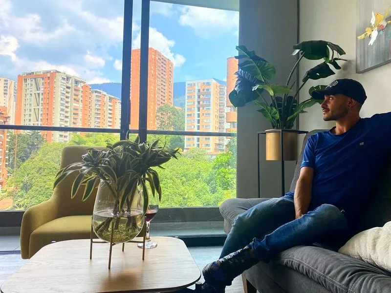 Live sex webcam photo for AngelXDante #3429498