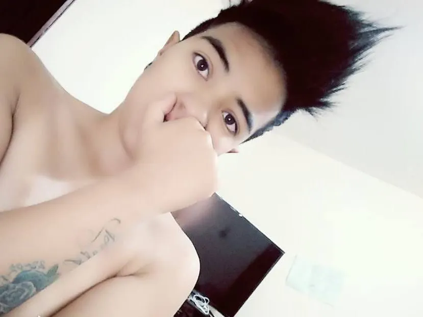 Live sex webcam photo for KevinTom #3259921