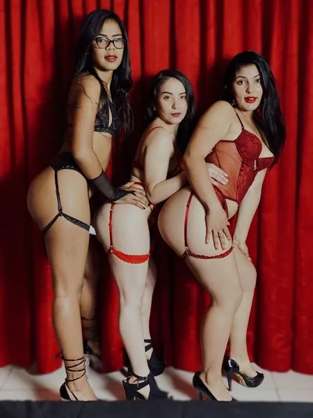 Live sex webcam photo for DennisAndAlissonAndJesica #3228212