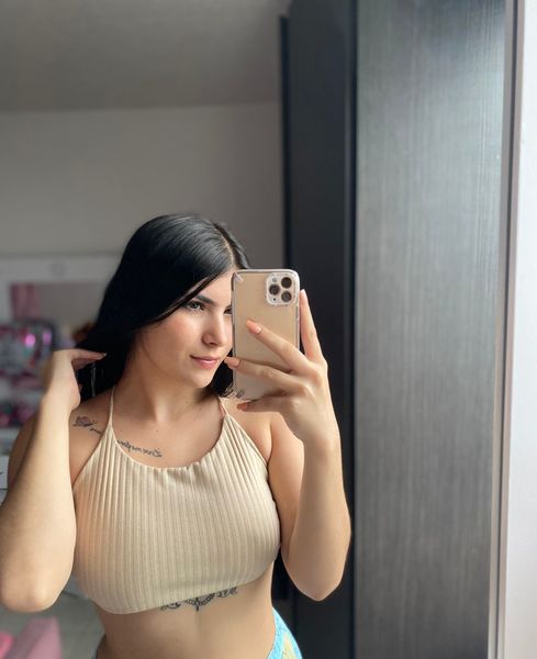 Live sex webcam photo for AlisonnCouperr #3259634