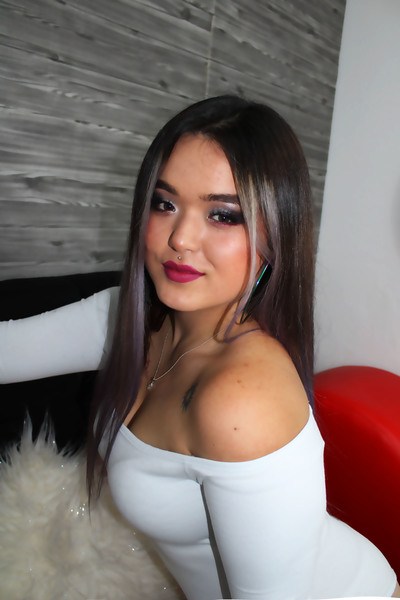 Live sex webcam photo for LIzzeGree #3430735