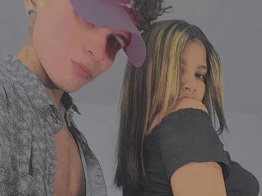 Live sex webcam photo for AliciaAndLenyn #3225136