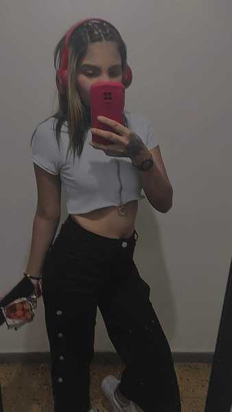 Live sex webcam photo for AliciaAndLenyn #3267477