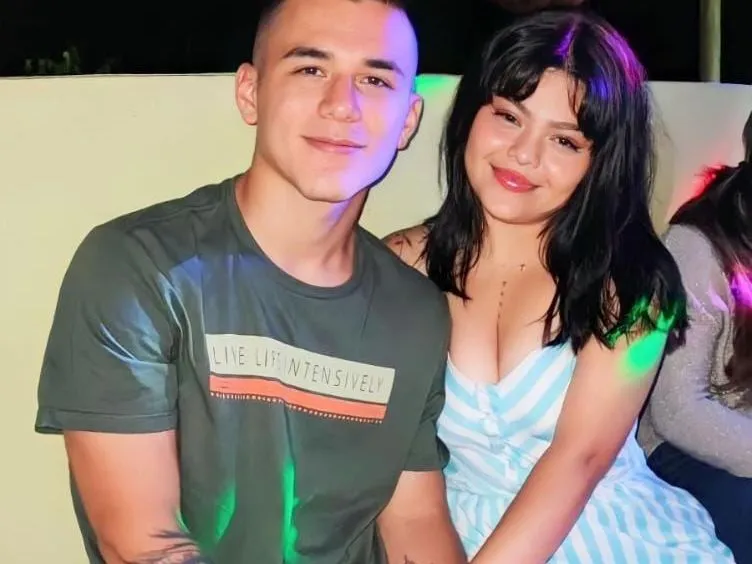 Live sex webcam photo for MinniAndMicky #3920481