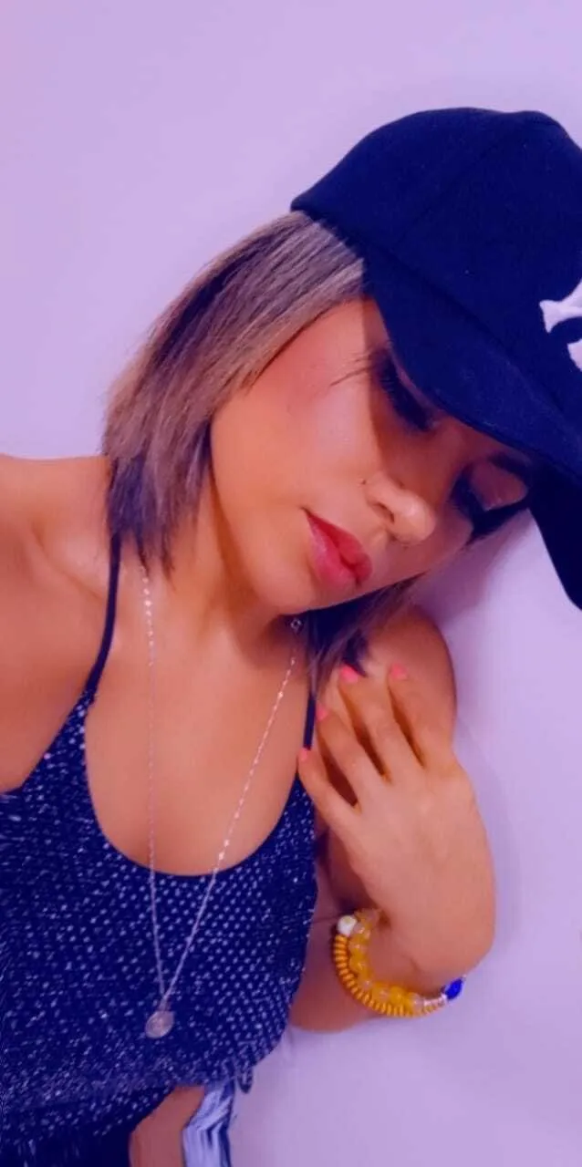 Live sex webcam photo for OrianaSaenz18 #7479156