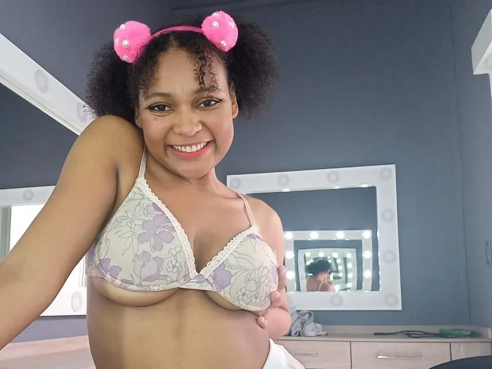 Live sex webcam photo for SweetMell #4214328